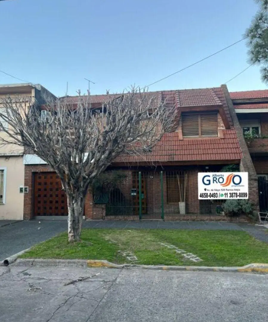 EXCELENTE CASA DE 4 AMBIENTES SOBRE LOTE DE 200 M2 1