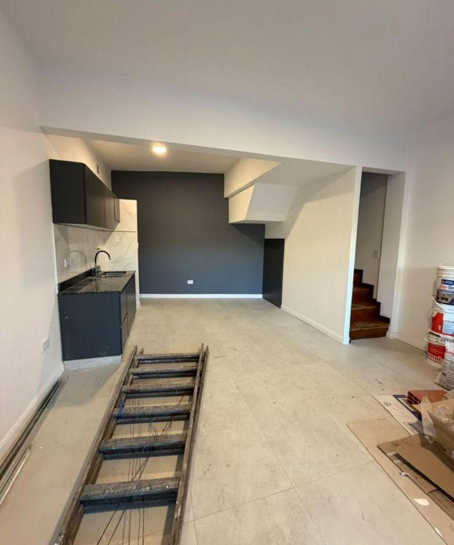 Foto de DUPLEX 3 AMBIENTES Y MEDIO AL FRENTE RECICLADO A NUEVO, imagen 4