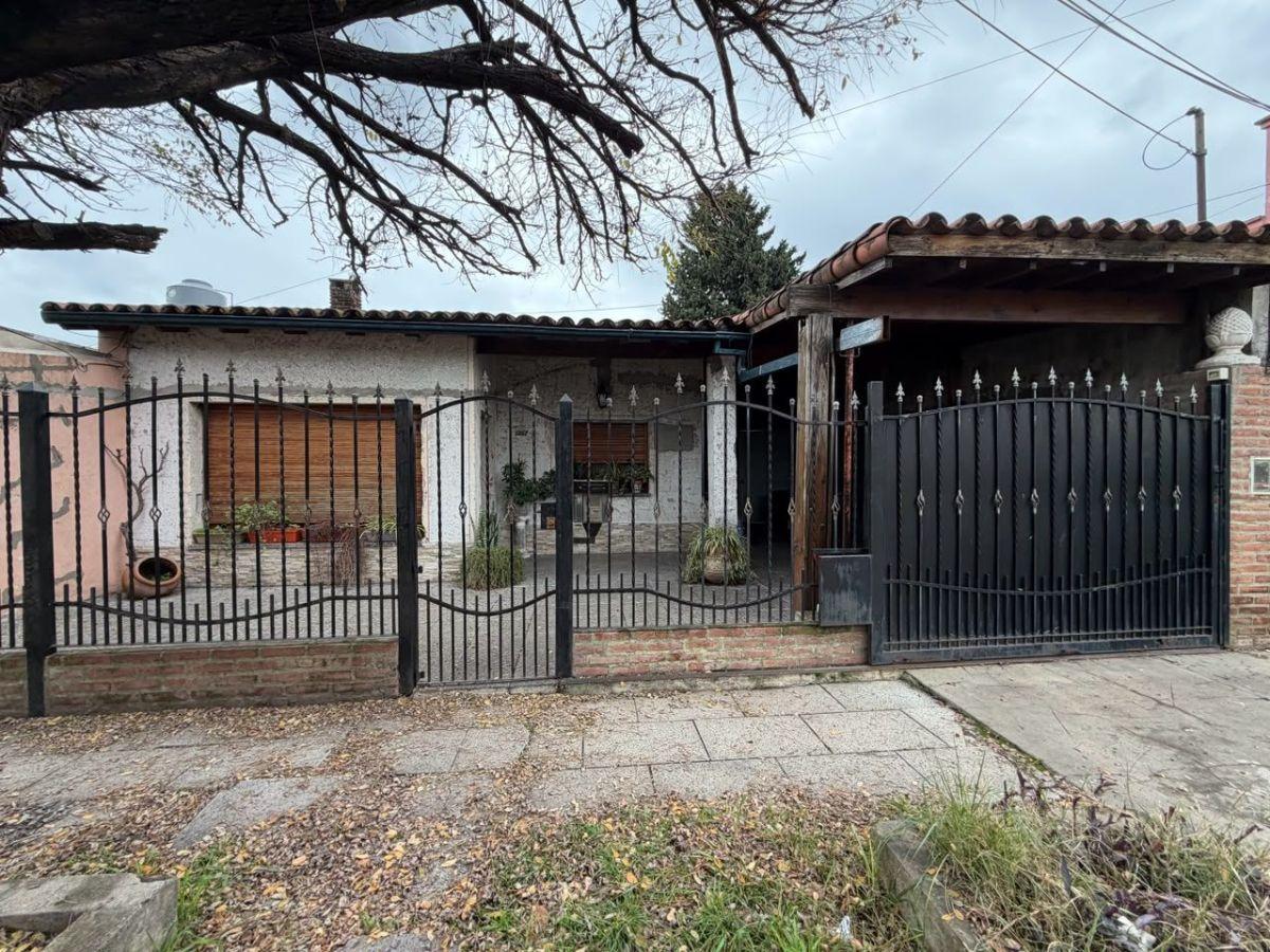 Foto de CASA 3 AMBIENTES SOBRE LOTE DE 350 M2, imagen 1