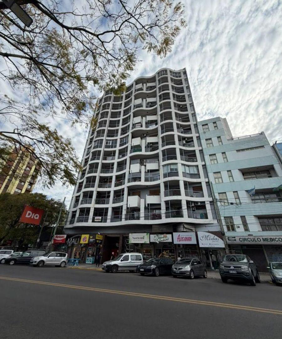 Foto de DEPARTAMENTO 3 AMBIENTES CON BALCÓN SOBRE AVENIDA DE MAYO, imagen 1