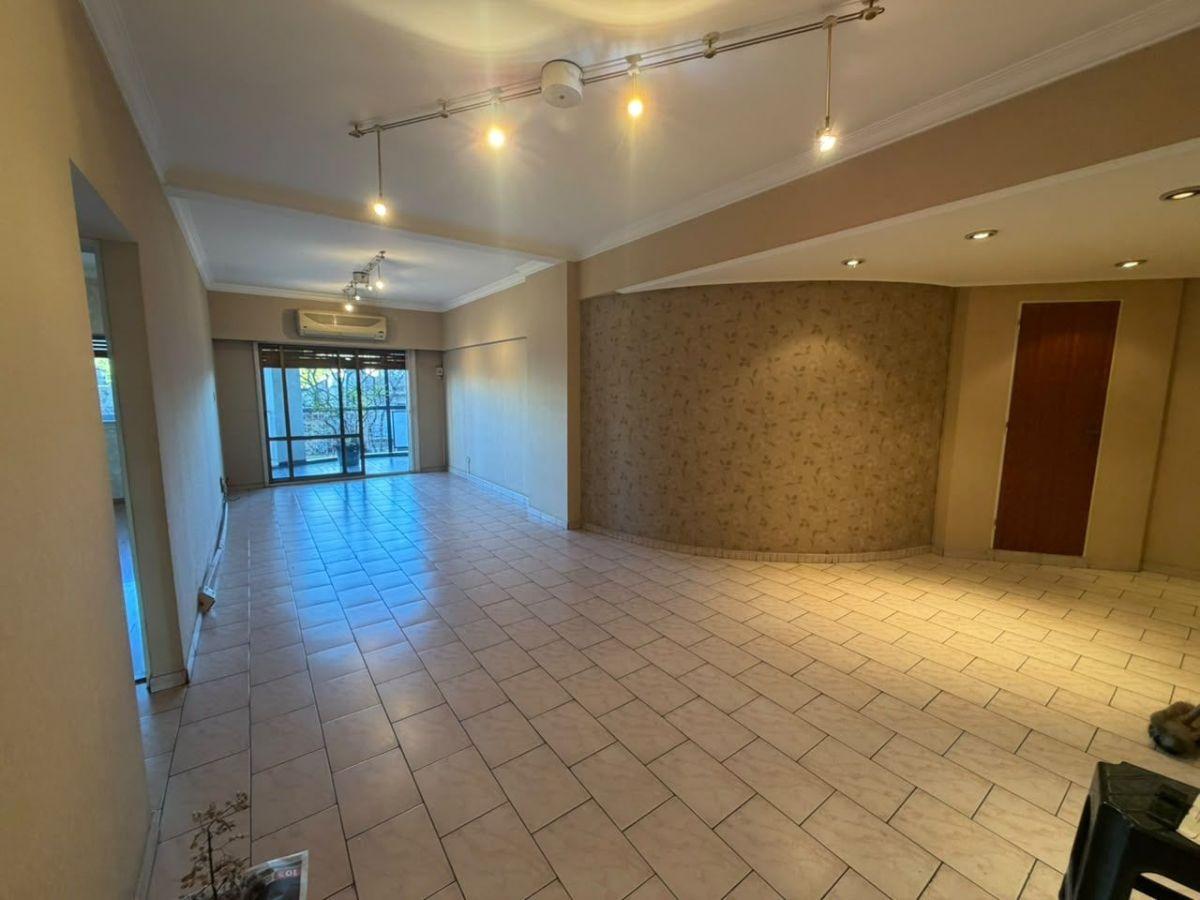 Foto de DEPARTAMENTO 3 AMBIENTES CON BALCÓN SOBRE AVENIDA DE MAYO, imagen 2