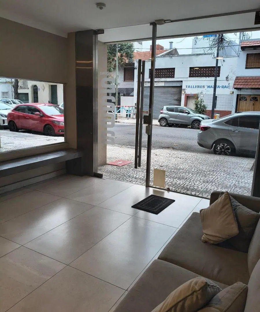 Monoambiente amueblado con gran patio en excelente zona!! 5