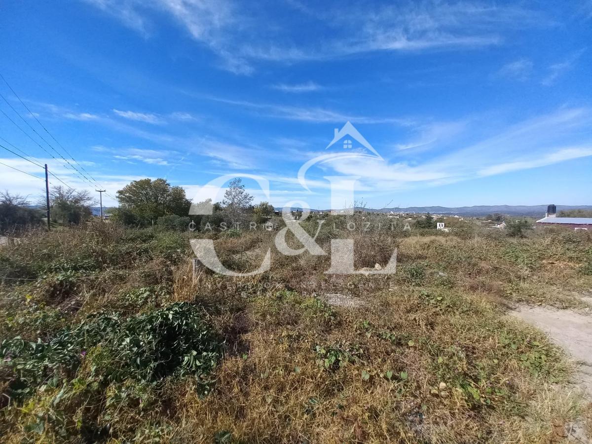 Espectacular Terreno Esquina de 1.764 m² Sobre Ruta 28, Tanti 2