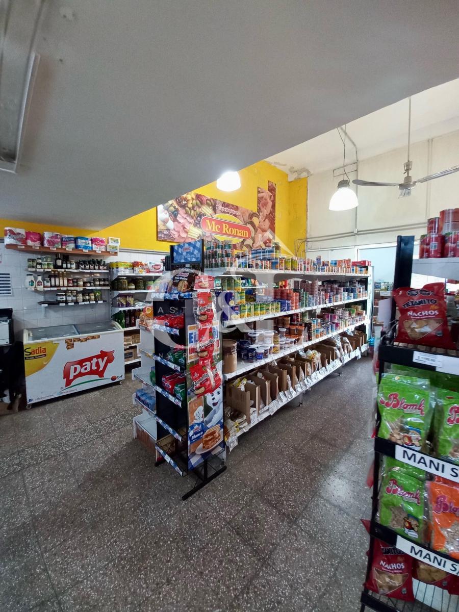 Espectacular Local Comercial con Excepcional Ubicación en Villa Carlos Paz 5