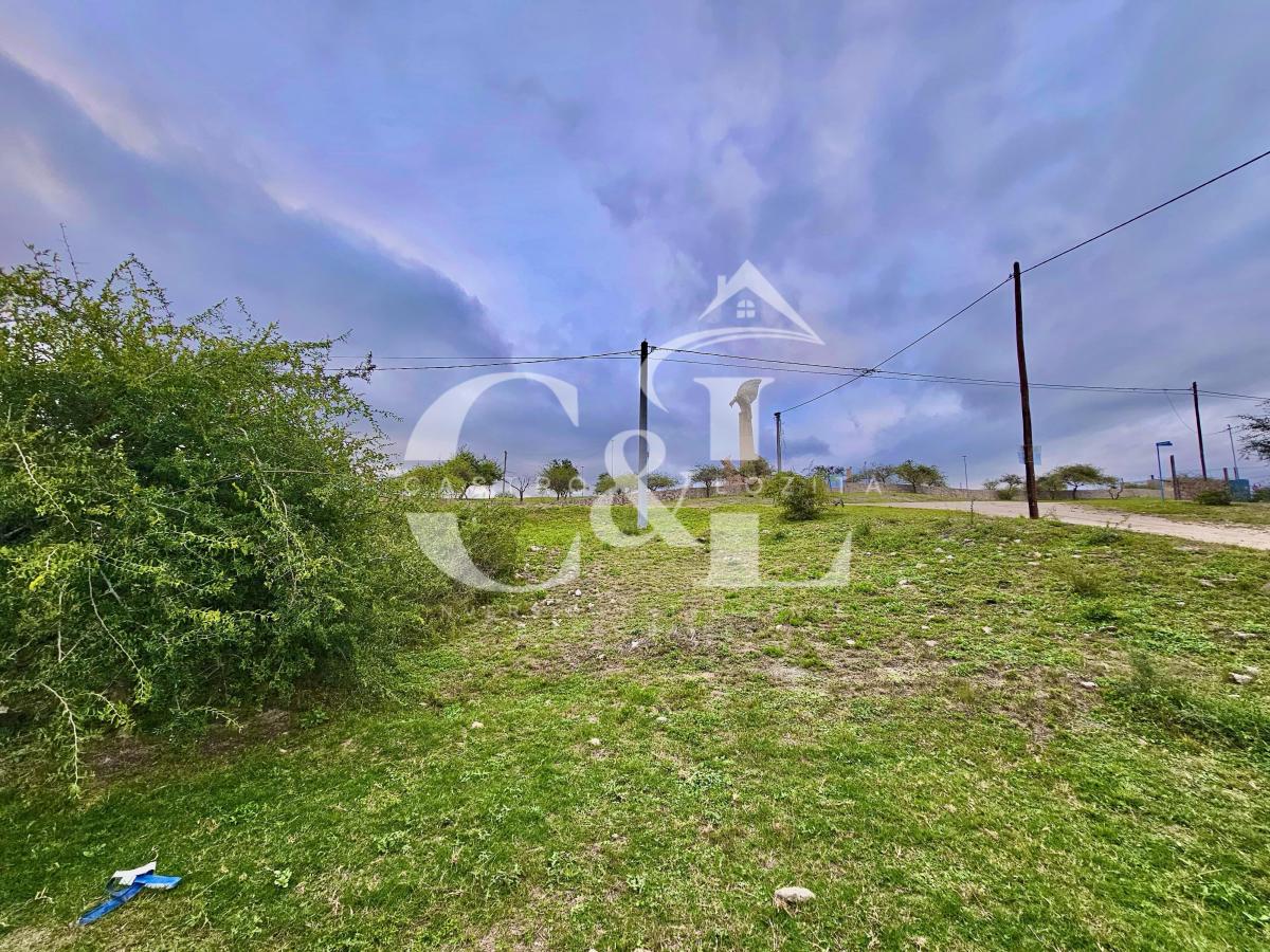 Casa con 913 m² Te Terreno Frente Al Indio Bamba - Estancia Vieja 3