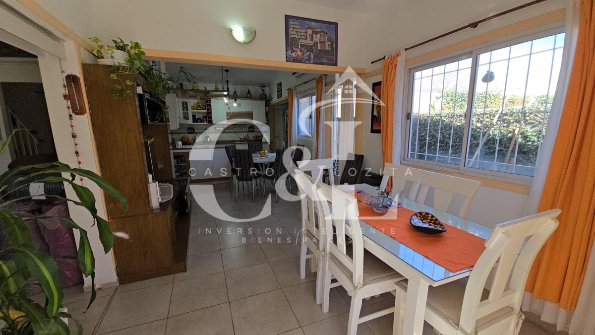 Foto de SE VENDE MODERNA CASA 3 DOR , PILETA + DPTO EN SANTA RITA- VILLA CARLOS, imagen 2