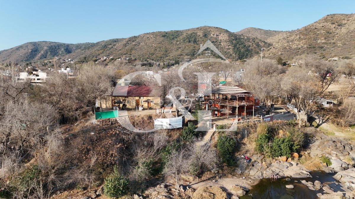Camping + Bar Equipado de 43 Plazas con Bajada Al Río, Playas de Oro 1
