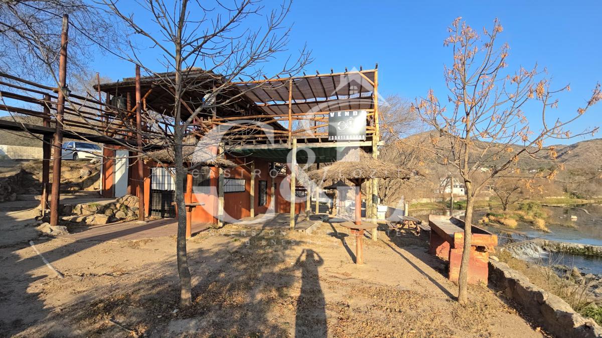 Camping + Bar Equipado de 43 Plazas con Bajada Al Río, Playas de Oro 3