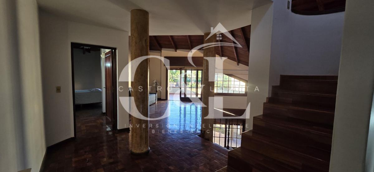 Se Vende Importante Propiedad de 4 Dor, Piscina en B° Santa Rita - Carlos Paz 2