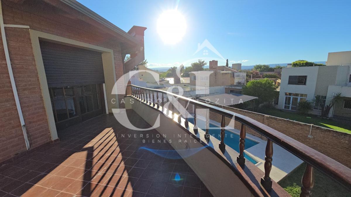 Se Vende Importante Propiedad de 4 Dor, Piscina en B° Santa Rita - Carlos Paz 1