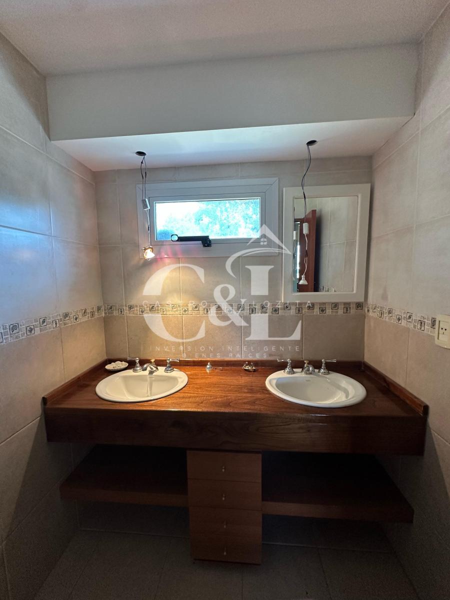 Foto de Casa con costa de lago de 7 habitaciones con Pileta en Venta Semi, imagen 3
