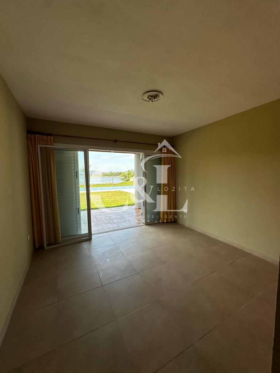 Foto de Casa con costa de lago de 7 habitaciones con Pileta en Venta Semi, imagen 4