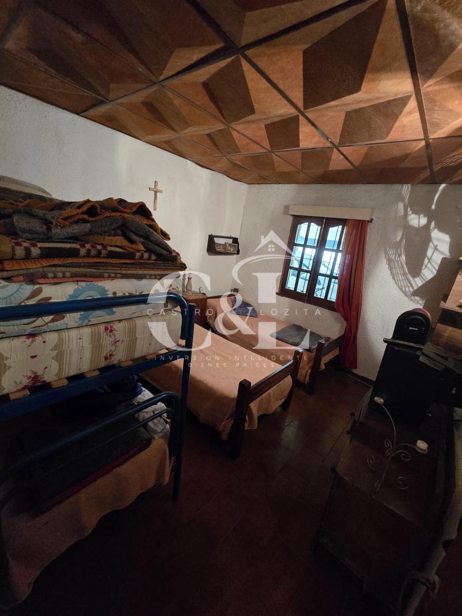 Venta de Casa 2 Dorm. C/pileta. B° Las Mojarras, Parque Siquiman. 4