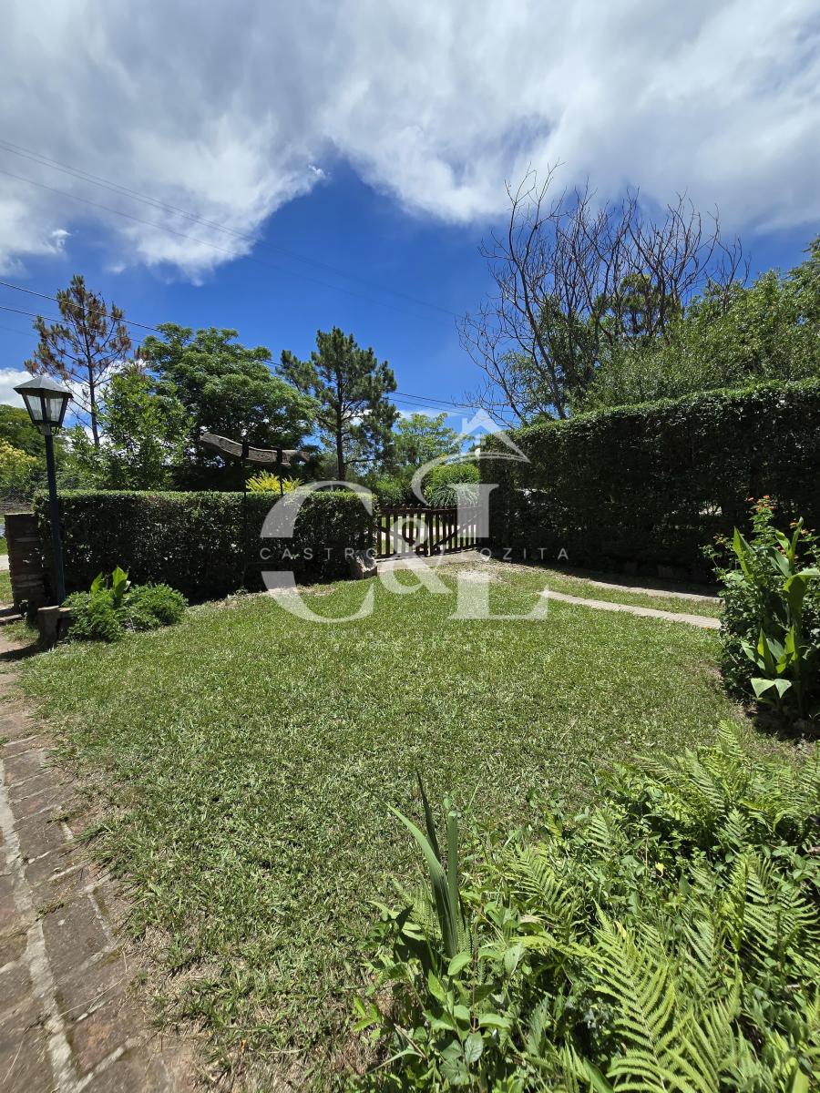Venta de Casa 2 Dorm. C/pileta. B° Las Mojarras, Parque Siquiman. 1