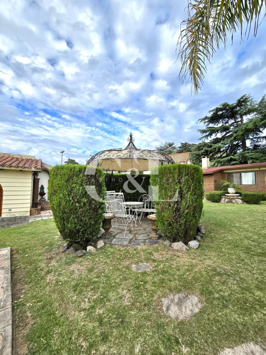 Exclusivo Castillo de Época de 4 Dor + Dpto y Piscina en Bº Villa Edén - La Falda 3