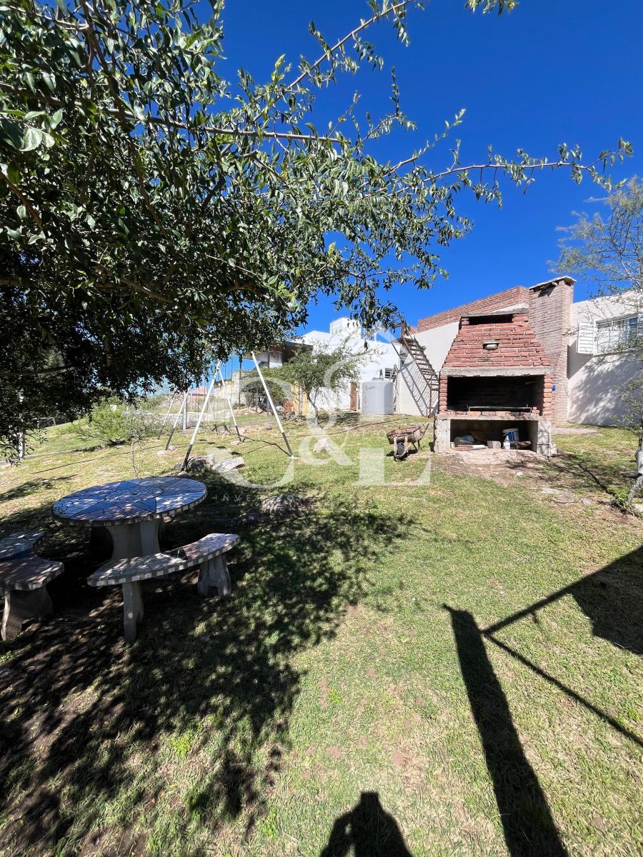 Casa de Dos Dorm., Piscina y Cochera en Villa García, Tanti 2