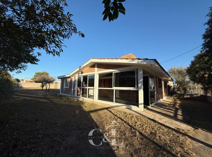 PROPIEDAD DE DOS DORMITORIOS Y COCHERA A 100M DE RUTA 28 EN EL PARADOR, TANTI 1