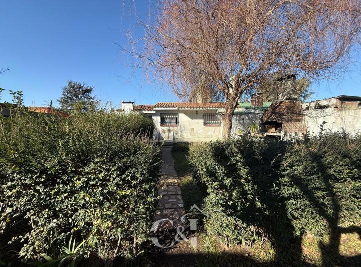2 unidades de vivienda (una a terminar) en 400m² de terreno - B° Marimat, Tanti 4