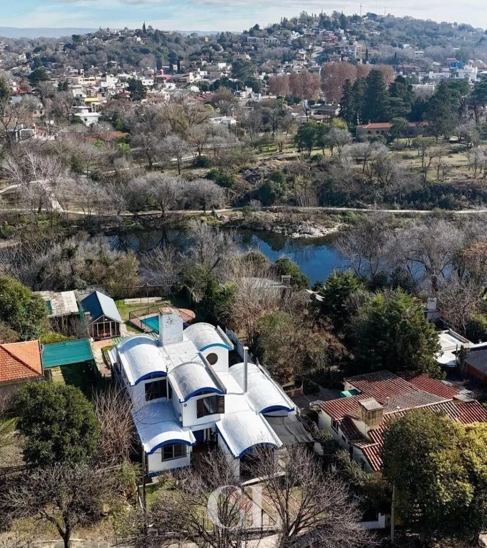 Casa con Departamento a la venta con Piscina y Cochera en Los Manantiales Villa Carlos Paz 2