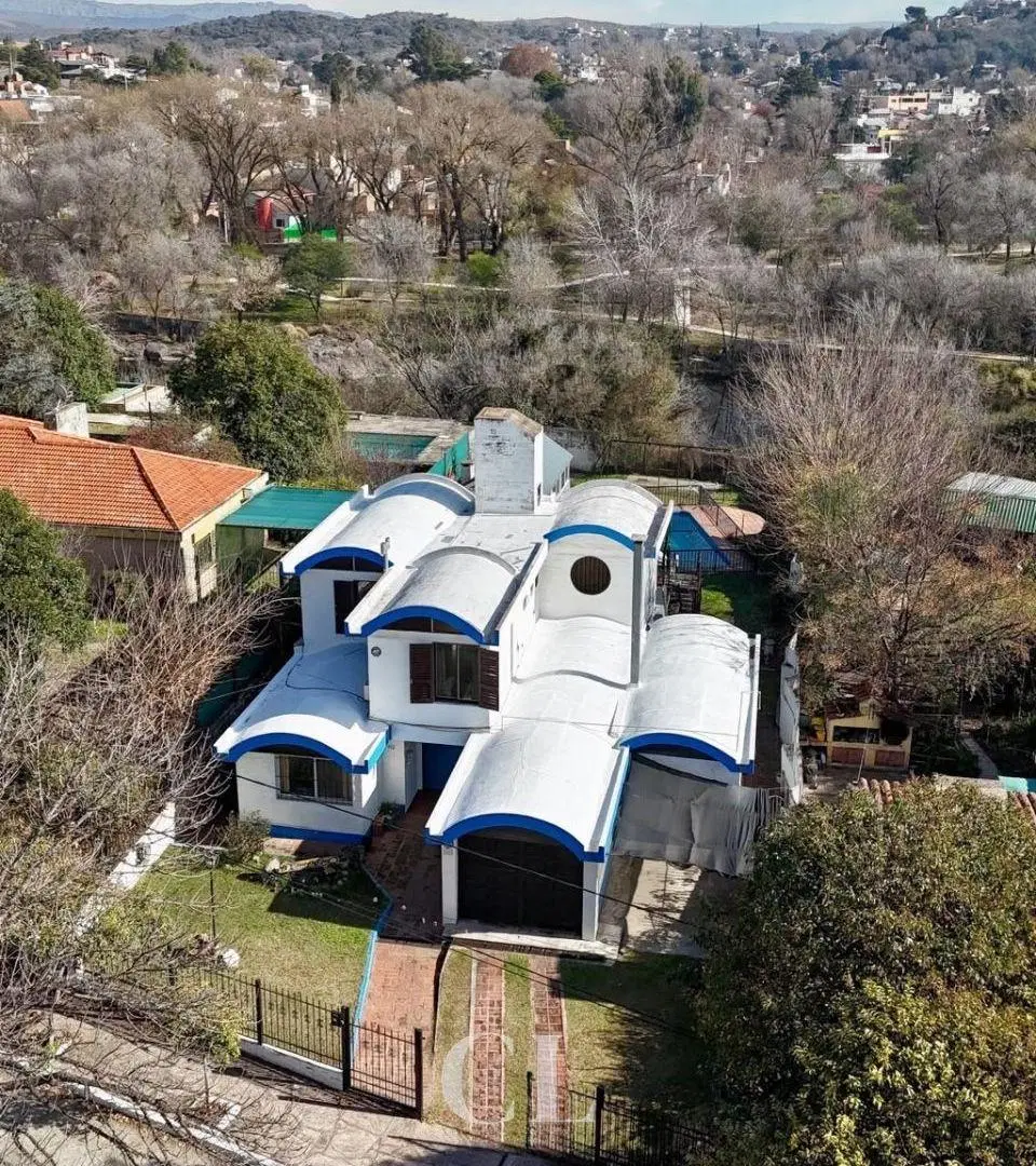 Casa con Departamento a la venta con Piscina y Cochera en Los Manantiales Villa Carlos Paz 3