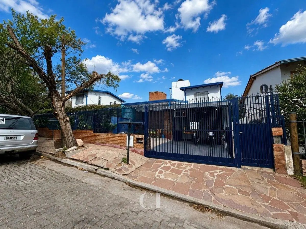 Casa Con 3 Departamentos en Venta En Barrio Residencial Costa Azul Sur - Villa Carlos Paz 2