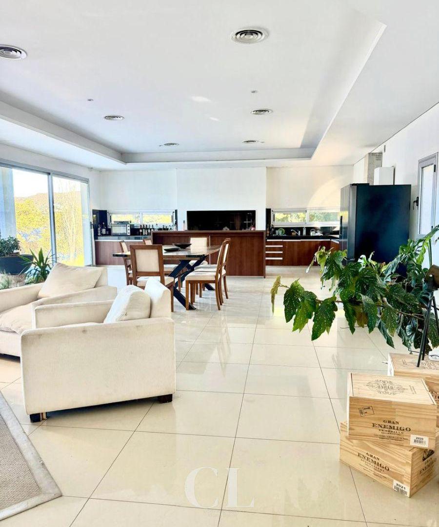Foto de Venta Casa Exclusiva Con Costa De Lago De 5 Dormitorios Y Piscina, imagen 5