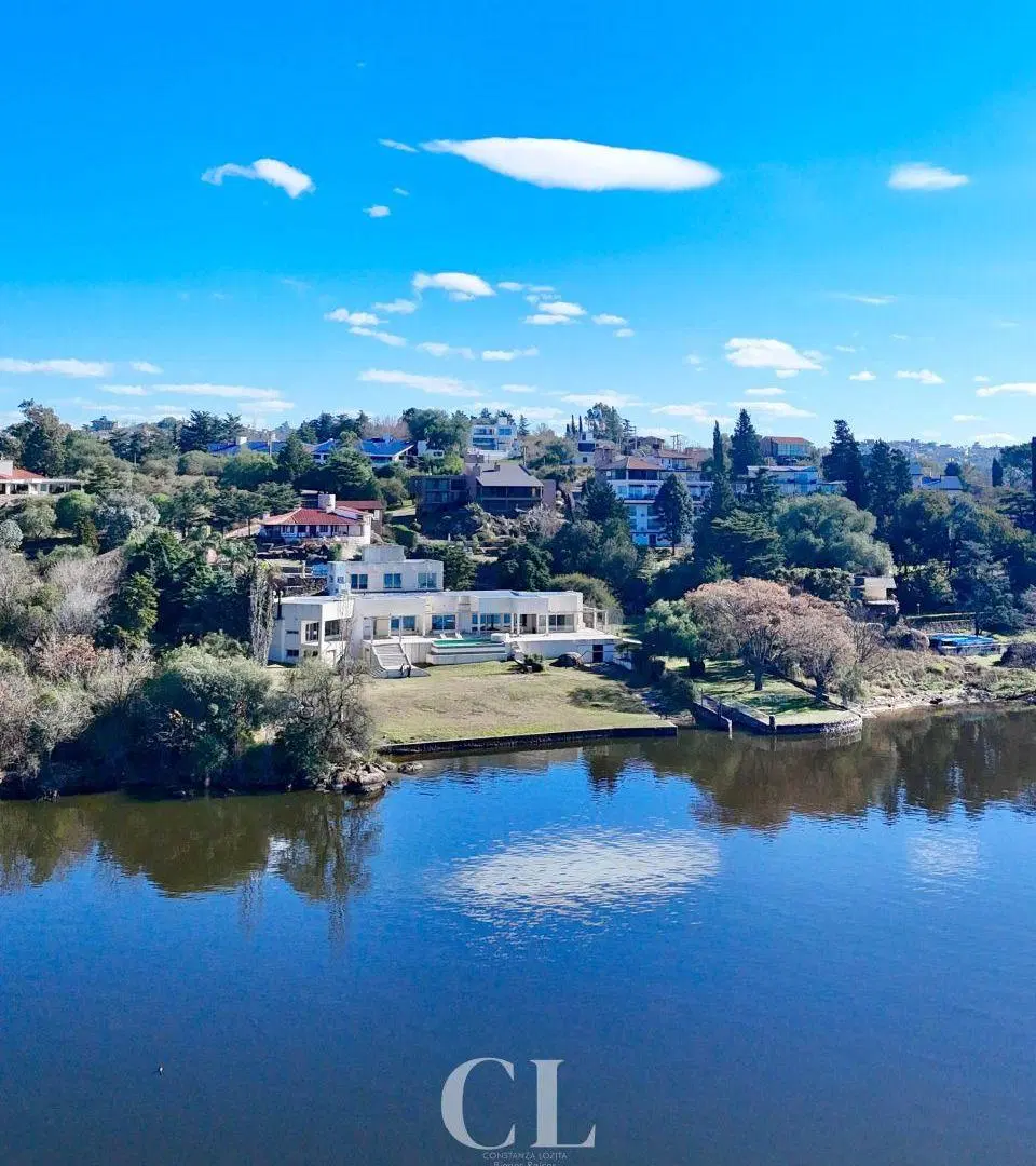 Venta Casa Exclusiva Con Costa De Lago De 5 Dormitorios Y Piscina Infinita En Villa Del Lago 2