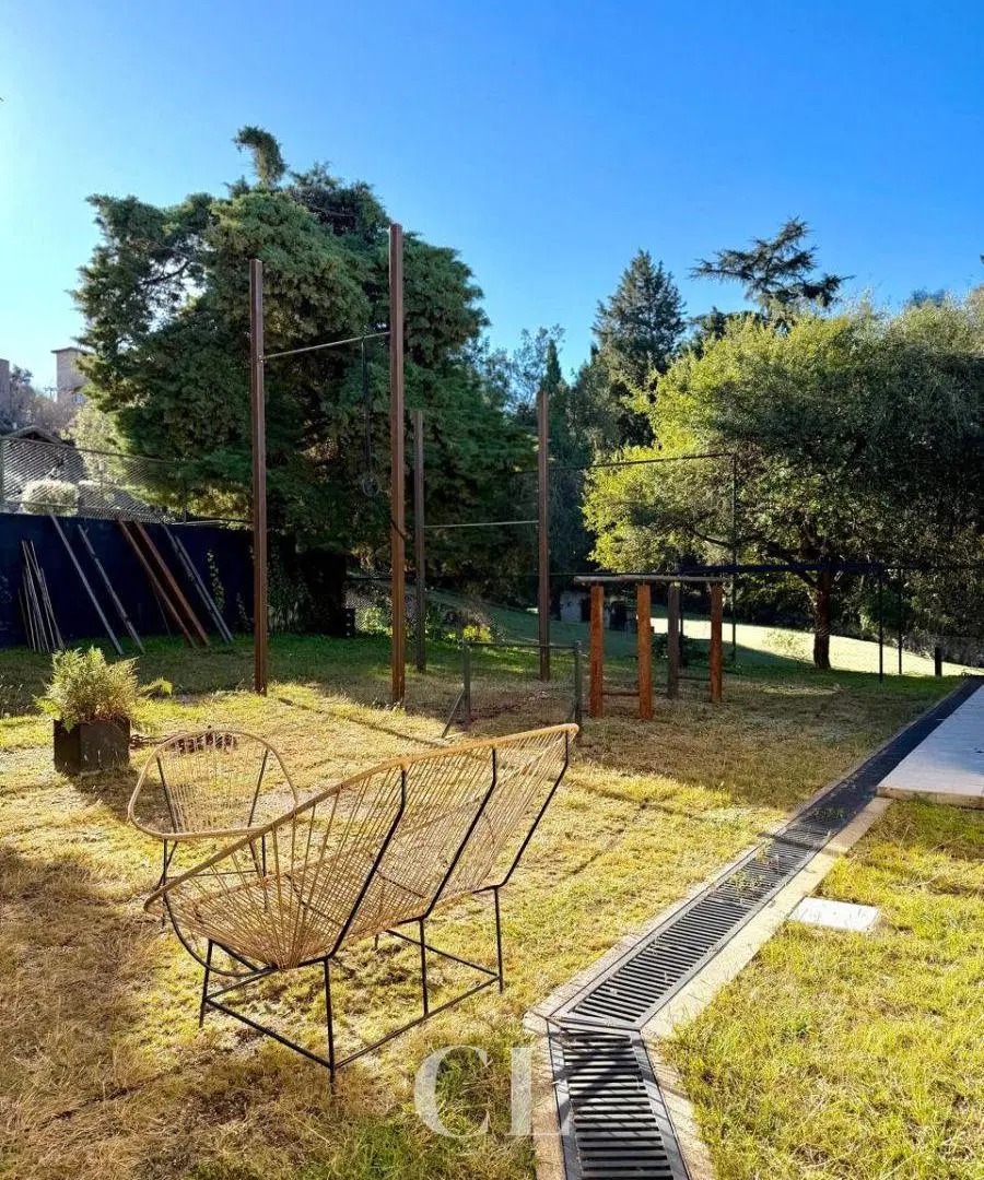 Venta Casa Exclusiva Con Costa De Lago De 5 Dormitorios Y Piscina Infinita En Villa Del Lago 3
