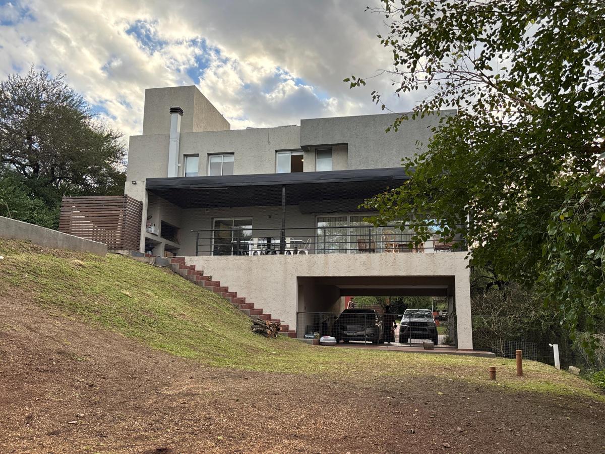 Country Cinco Lomas. Casa en Venta de 3 Dorm., Pileta y Cochera 2