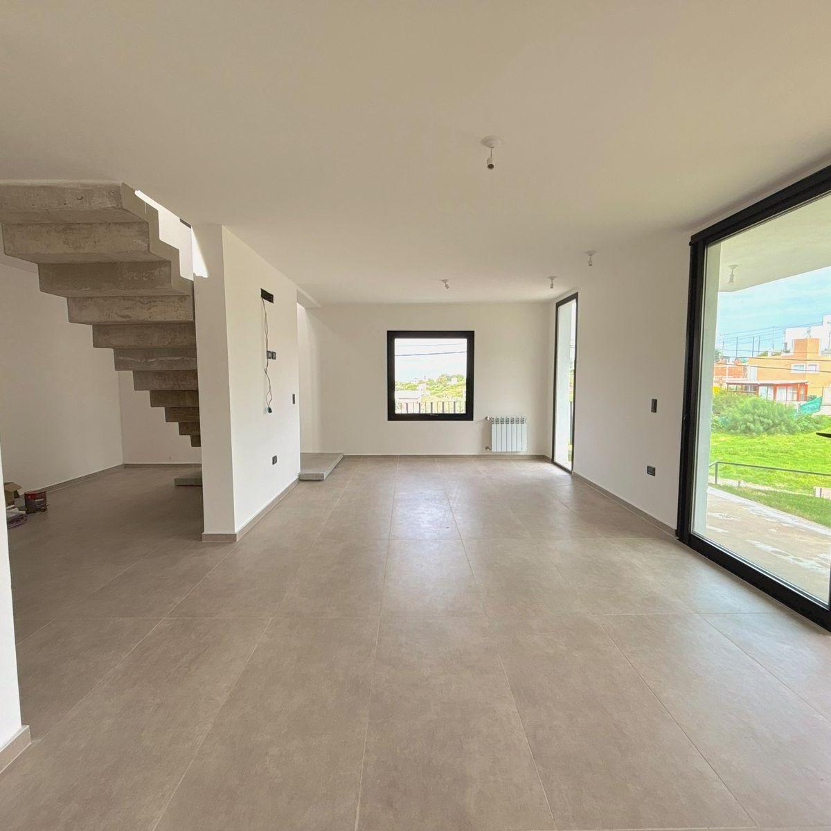 Cuesta Colorada. Dúplex en Venta de 3 Dorm., 3 Baños, Excelentes Vistas! 1