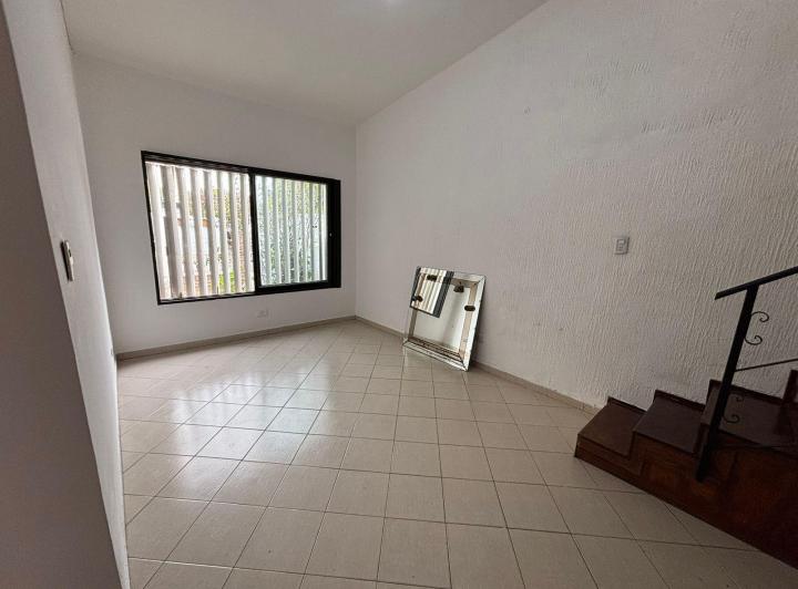 CASA EN VENTA 3DORM CON DEPTO TRASERO PARA RENTA 5