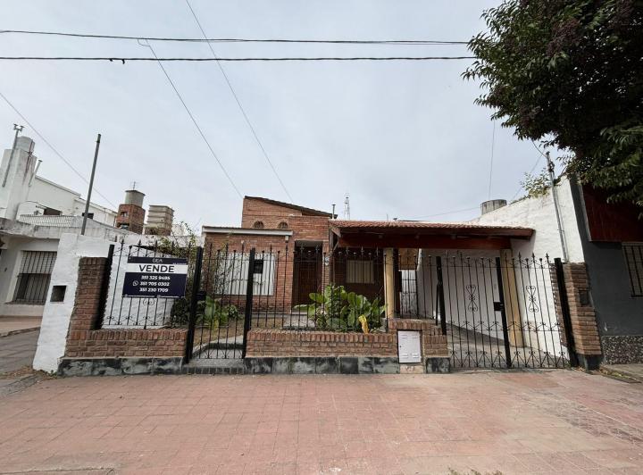 CASA EN VENTA 3DORM CON DEPTO TRASERO PARA RENTA 2