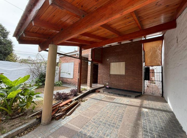 CASA EN VENTA 3DORM CON DEPTO TRASERO PARA RENTA 1