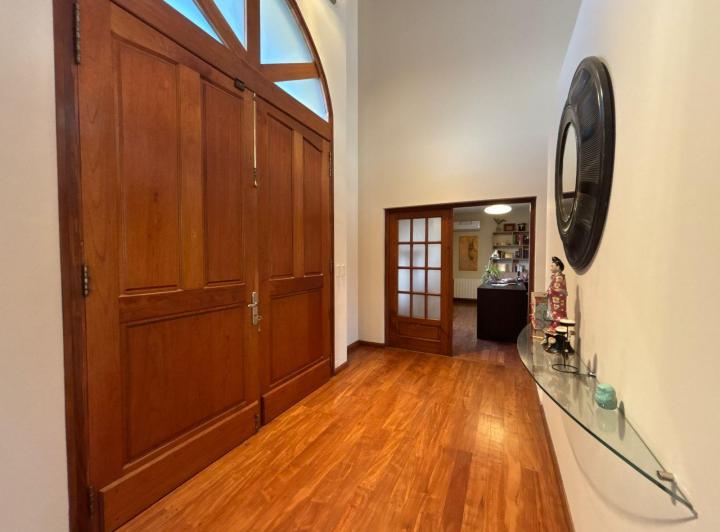 Altos del Chateau. Casa de categoría en venta. 3 dormitorios, 4 cocheras, pileta 3
