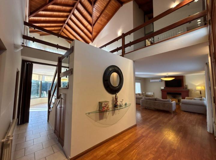 Altos del Chateau. Casa de categoría en venta. 3 dormitorios, 4 cocheras, pileta 4