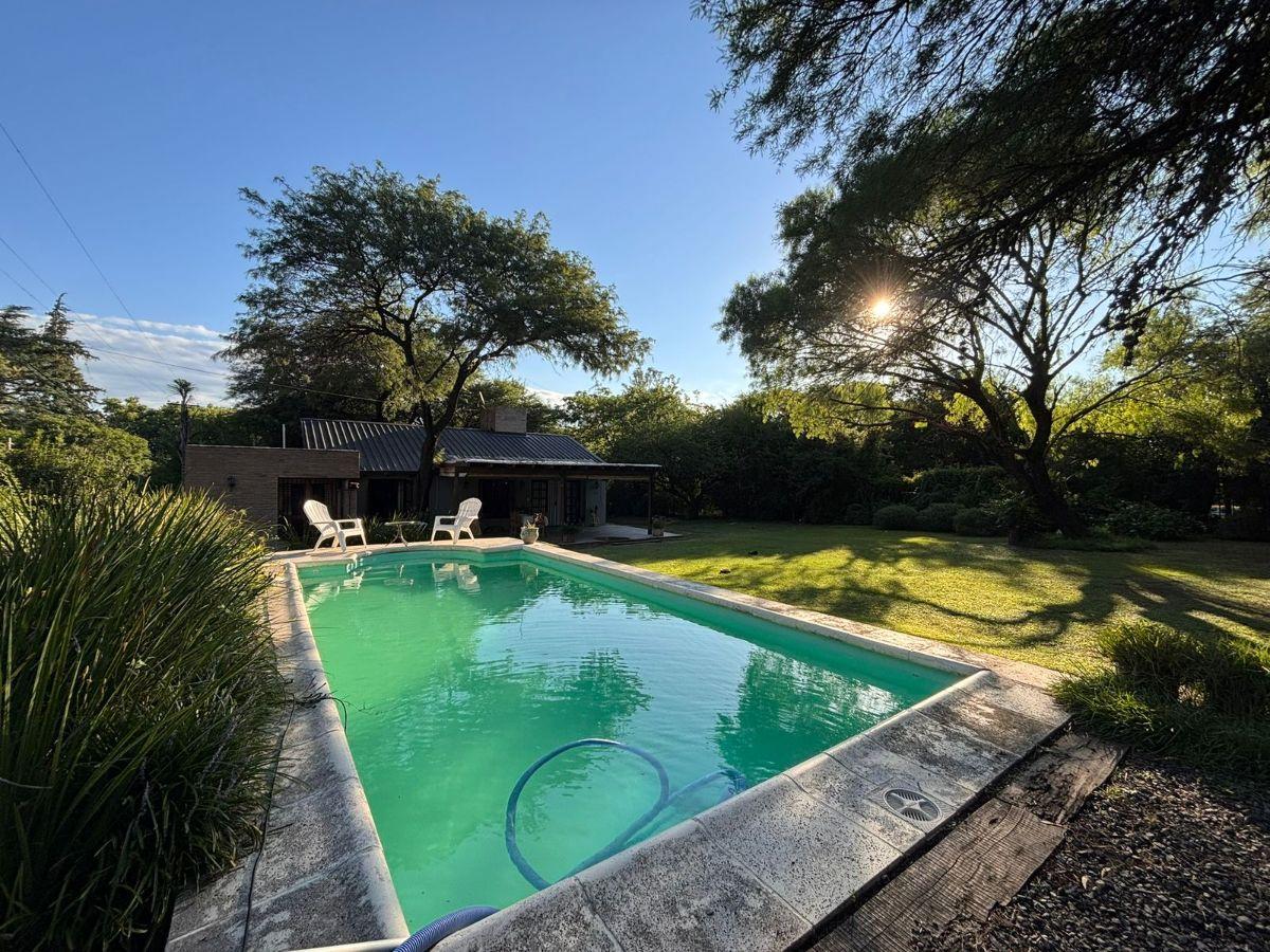 VENTA CASA 3 DORM. SALDAN 1543M2 TOTALES. PISCINA. 4 COCHERAS. EN HOUSING!