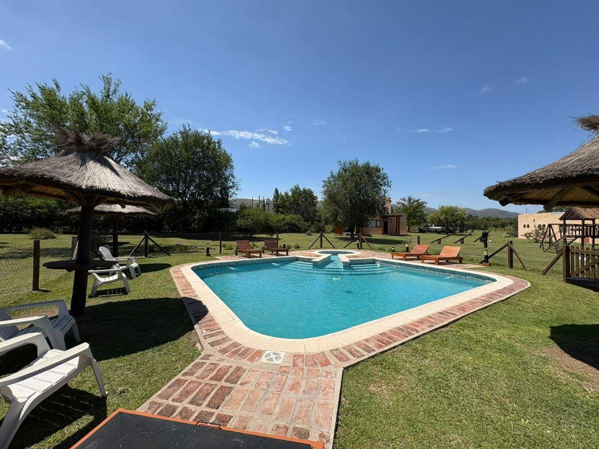 Foto de VENTA. COMPLEJO DE CABAÑAS VILLA GIARDINO 4 UNIDADES CON PILETA! LISTO, imagen 2