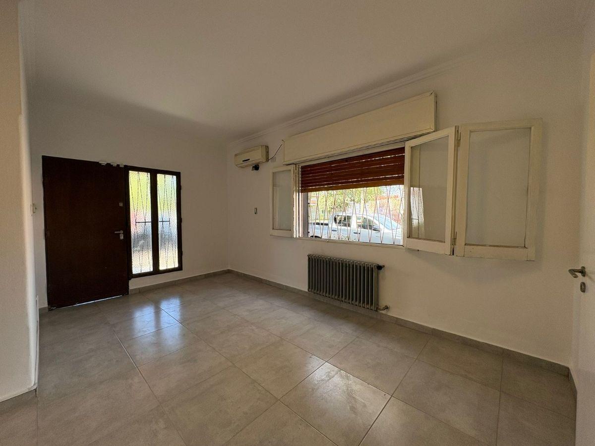 VENTA. CERRO DE LAS ROSAS. CASA 3 DORMITORIOS. RECICLADA! HERMOSA! 2 COCHERAS