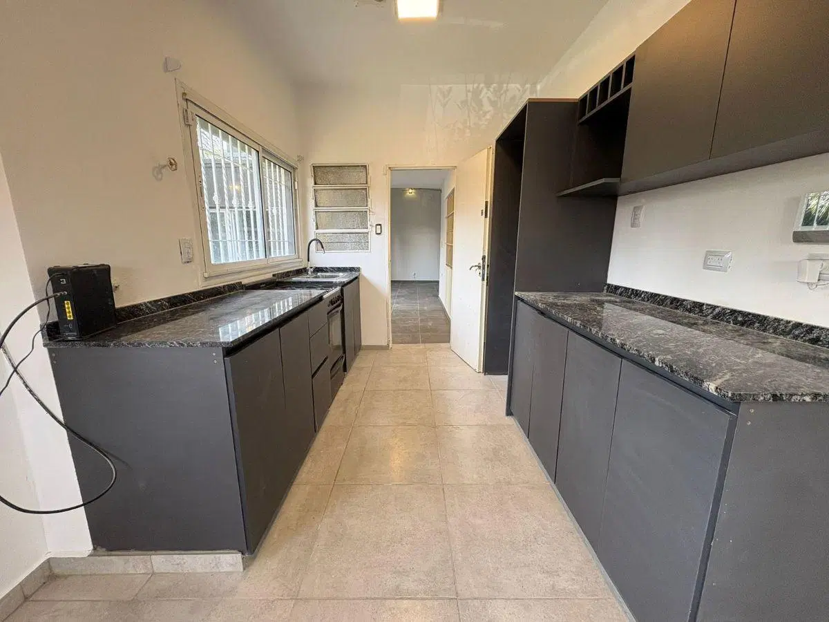 VENTA. CERRO DE LAS ROSAS. CASA 3 DORMITORIOS. RECICLADA! HERMOSA! 2 COCHERAS 2