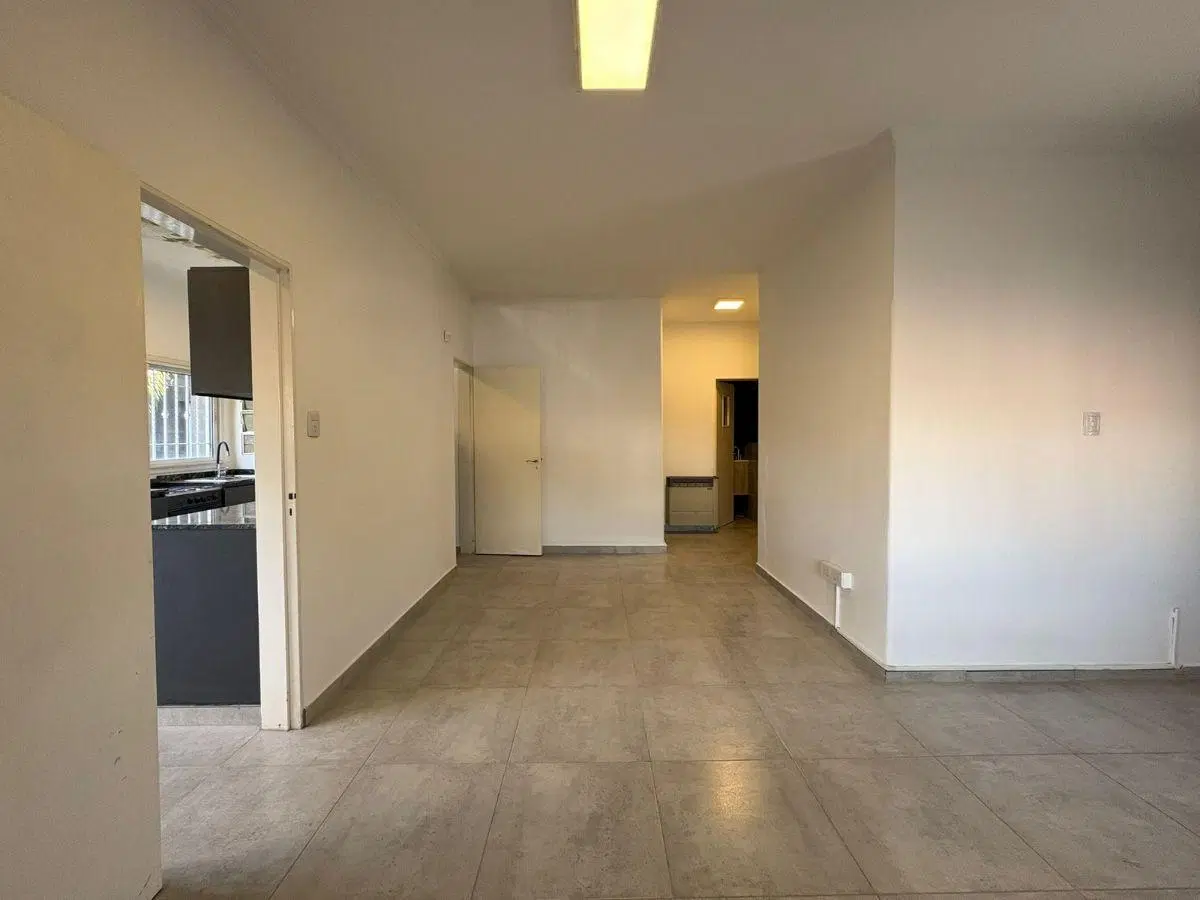 VENTA. CERRO DE LAS ROSAS. CASA 3 DORMITORIOS. RECICLADA! HERMOSA! 2 COCHERAS 4