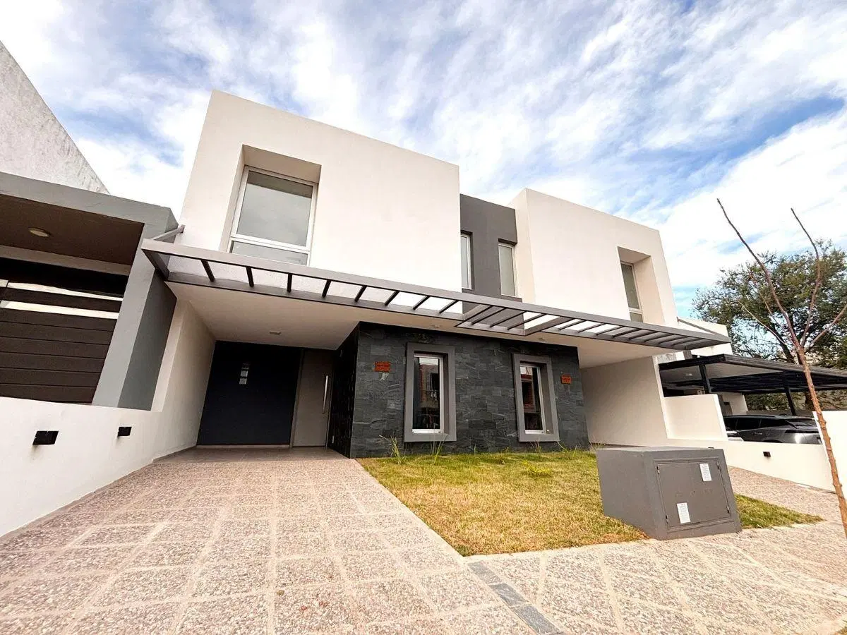 VENTA. MIRADORES DE MANANTIALES. DÚPLEX 3 DORM. 3 BAÑOS. COCHERA. PATIO. ASADOR. 1