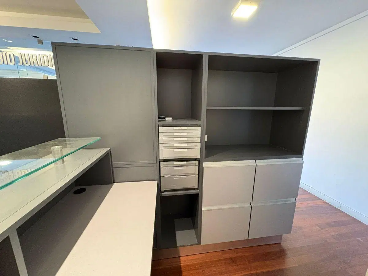 VENTA. OFICINA. CALLE AYACUCHO. CENTRO. A MTS DE CAÑADA. 60 M2. 2 BAÑOS. 3 OFICINAS 5