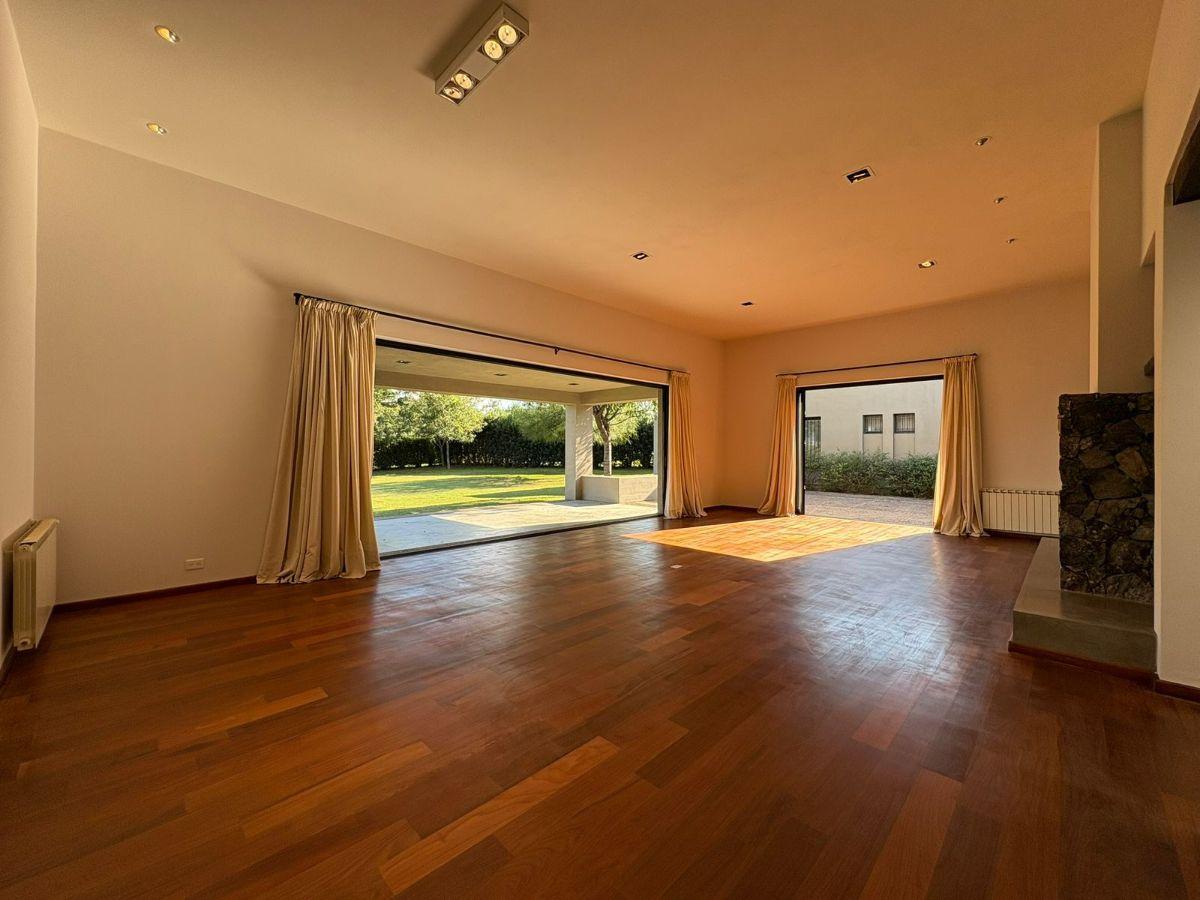 VENTA. COUNTRY LA SERENA. MENDIOLAZA. CASA 4 DORMITORIOS. PISCINA. PATIO. COCHERAS