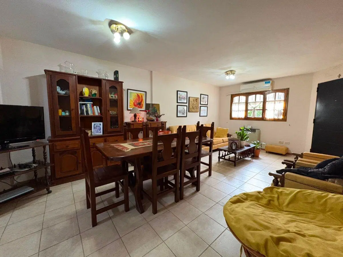 VENTA. B° GRANJA DE FUNES. DÚPLEX 3 DORMITORIOS, GALERÍA, ASADOR, PATIO, COCHERA 2