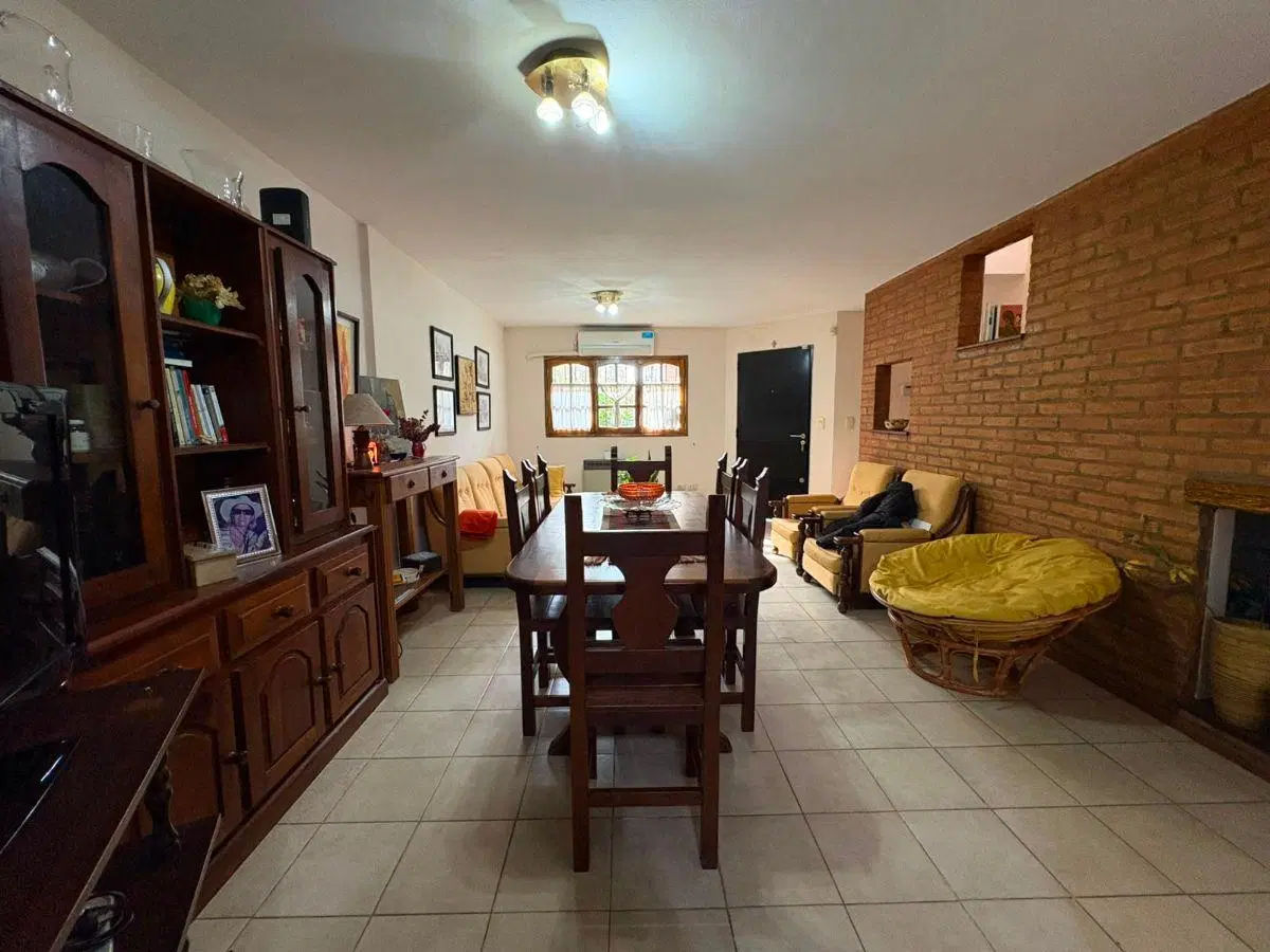 VENTA. B° GRANJA DE FUNES. DÚPLEX 3 DORMITORIOS, GALERÍA, ASADOR, PATIO, COCHERA 5