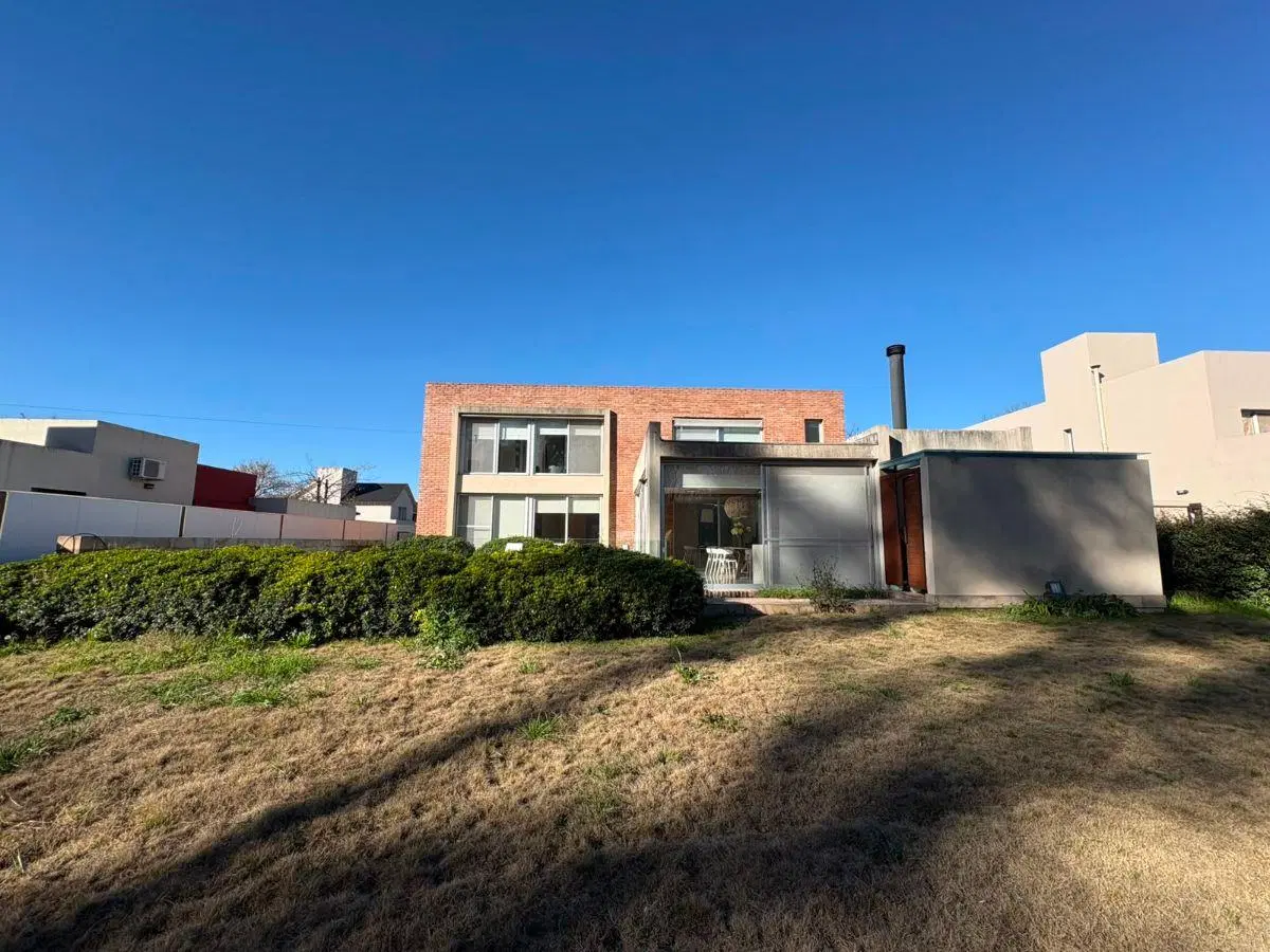 VENTA. LOS CIELOS. VALLE ESCONDIDO. CASA 3 DORMITORIOS, PISCINA, QUINCHO, ASADOR 5