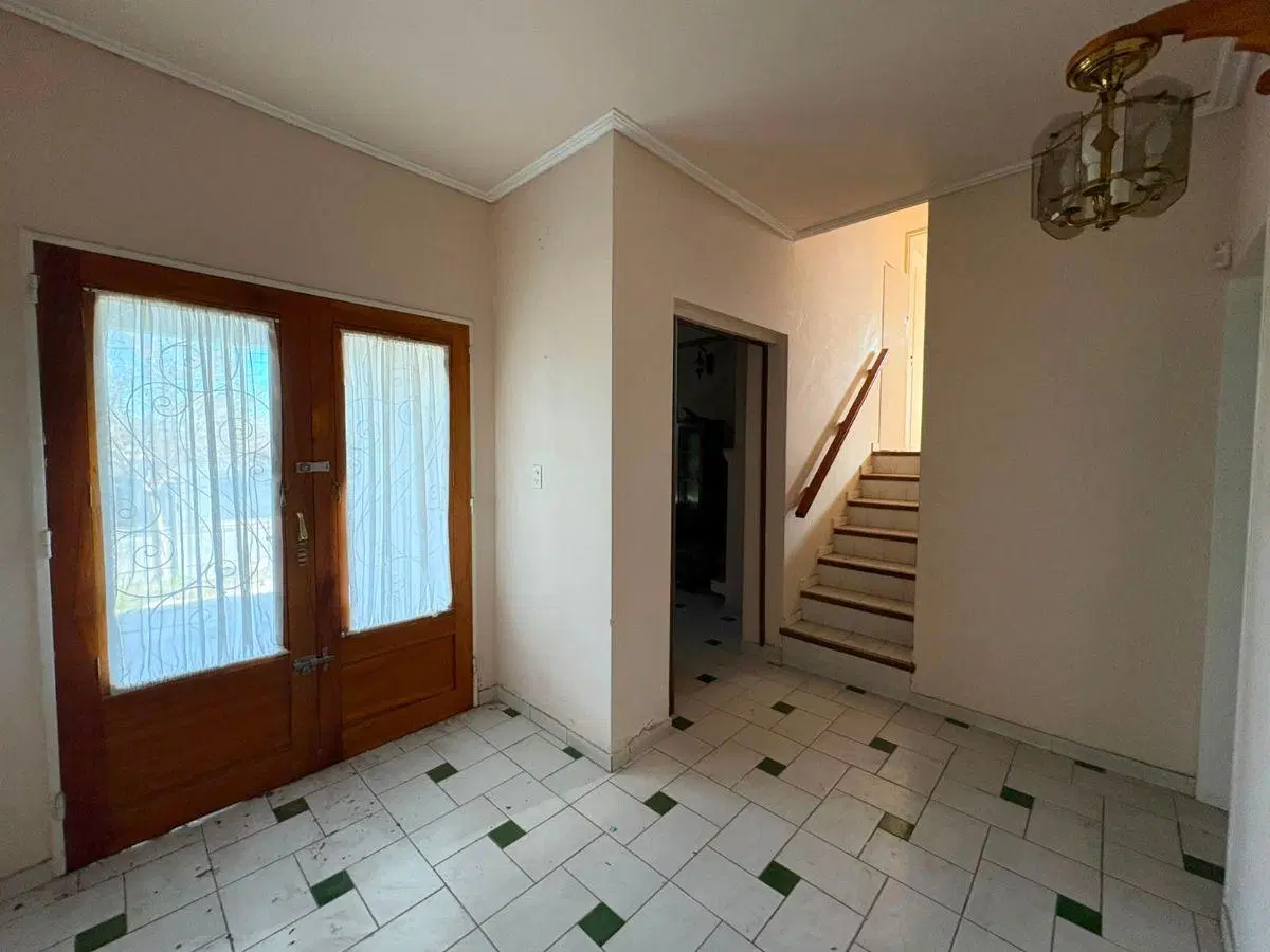 VENTA. VILLA CARLOS PAZ. CASA + DEPTO CON PATIO Y VISTAS. APTA CRÉDITO! COCHERA. 4