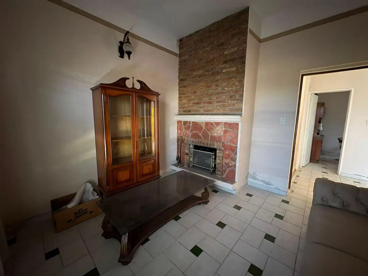 VENTA. VILLA CARLOS PAZ. CASA + DEPTO CON PATIO Y VISTAS. APTA CRÉDITO! COCHERA. 3