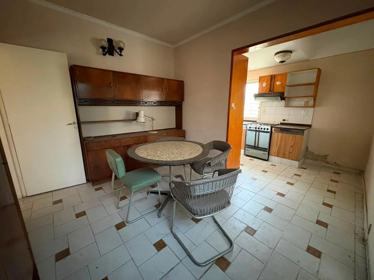 VENTA. VILLA CARLOS PAZ. CASA + DEPTO CON PATIO Y VISTAS. APTA CRÉDITO! COCHERA. 8