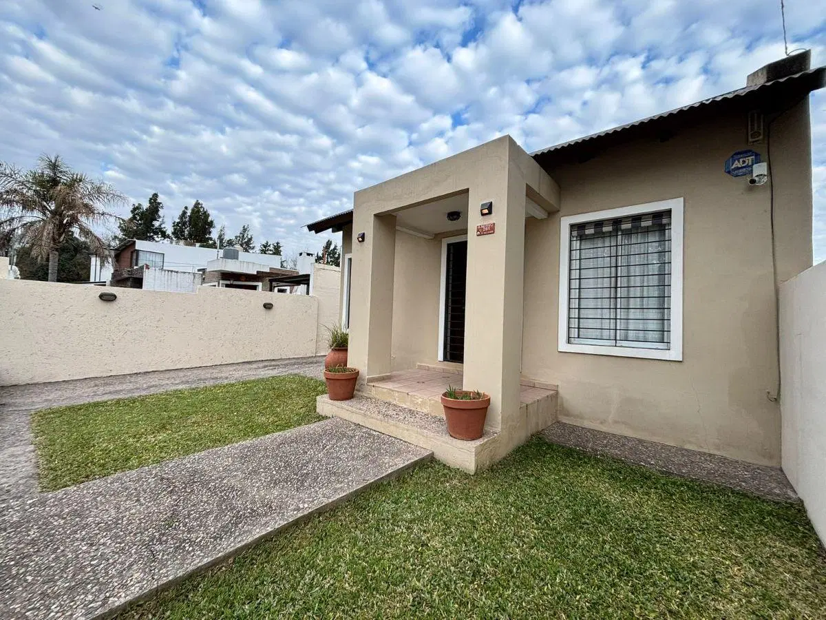 VENTA. VILLA ALLENDE. CASA 2 DORMITORIOS. PATIO. COCHERA. APTA CRÉDITO! 1